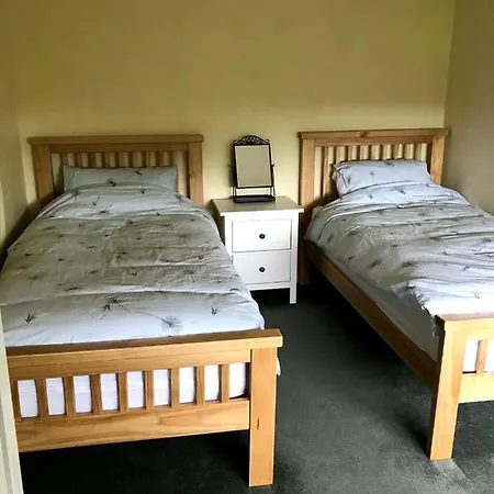 Comfortable Two-bed With Views To Coast And Hills Casa de Férias *