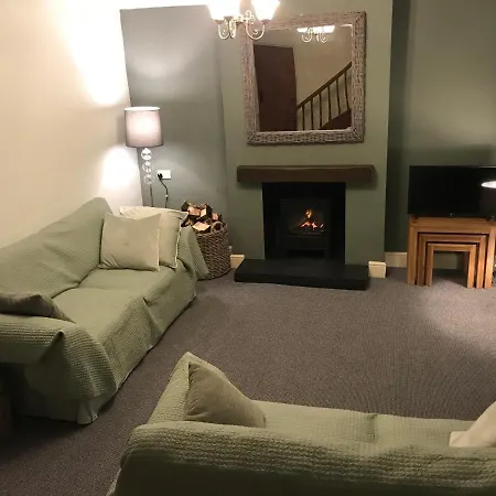 Comfortable Two-bed With Views To Coast And Hills Casa de Férias *